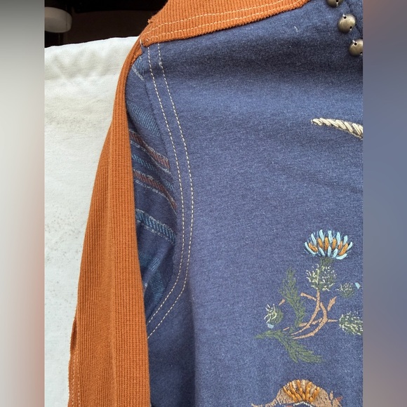 Double D Ranch - Embroidered detail Western Graphic Long Sleeve Shirt - Size M - Picture 8 of 16